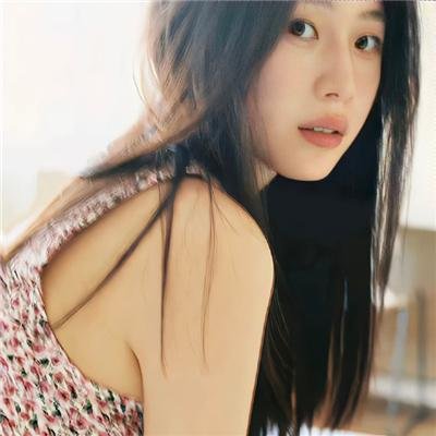 迎风而立的狮子